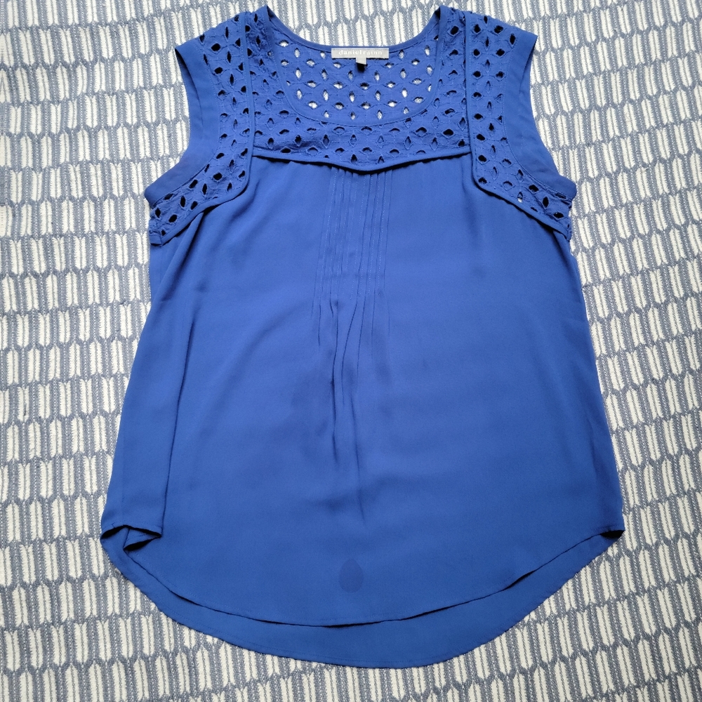 Daniel Rainn Flowy top (size S)